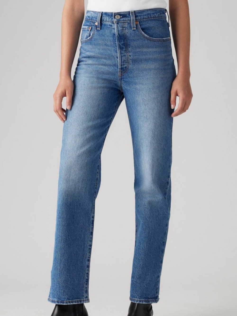 Levi's Ribcage Straight Leg High-Rise Jeans in Medium Blue Wash